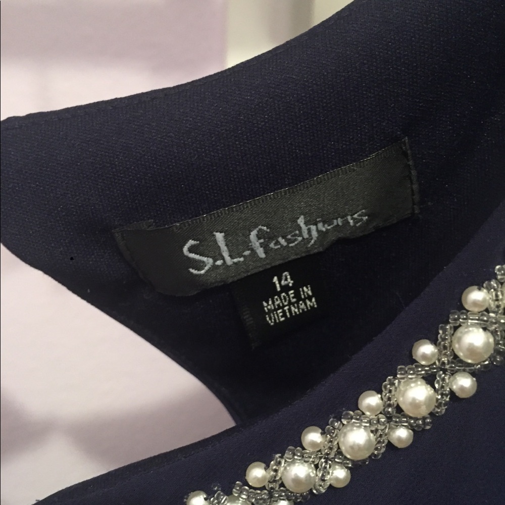 Dress - Picture 3 of 3